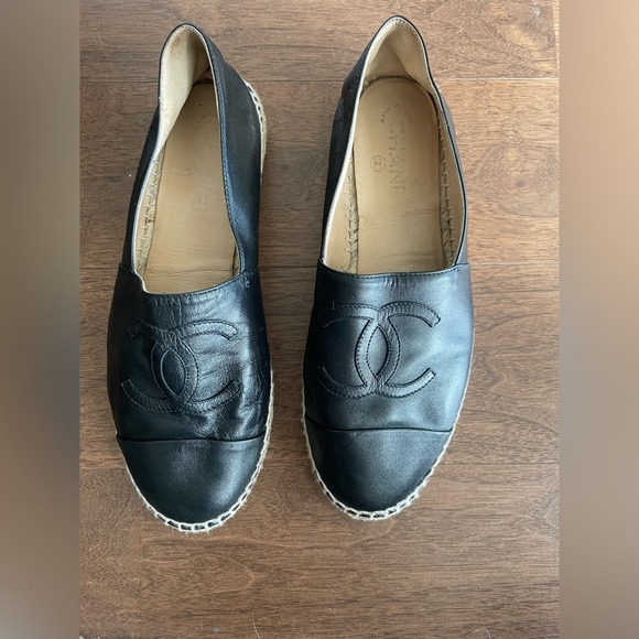 Authentic CHANEL Lambskin CC Espadrilles - Picture 5 of 10